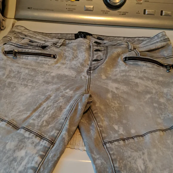 Pants - Picture 2 of 8